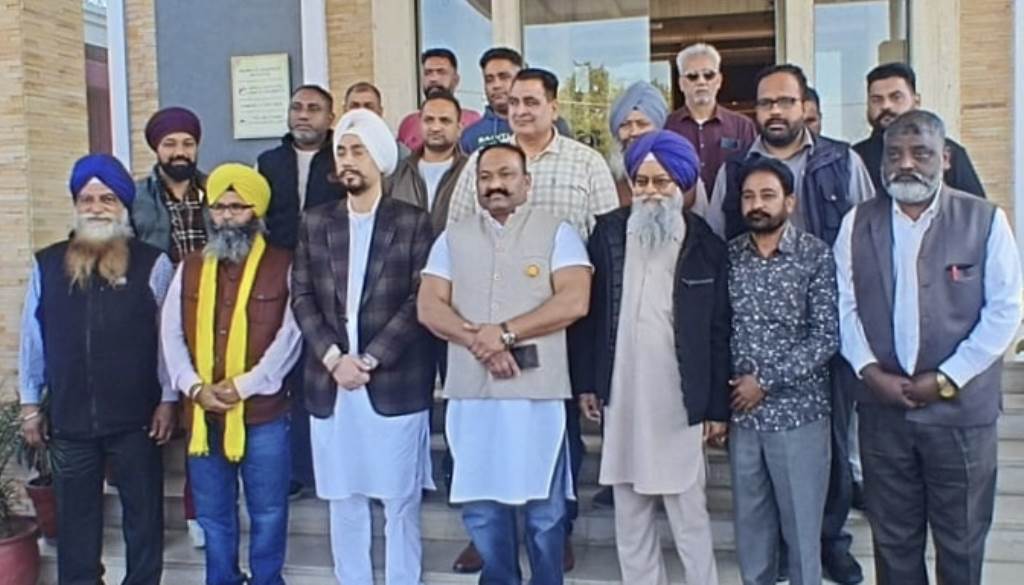 ਨਵਾਂਸ਼ਹਿਰ ਵਿਧਾਨ ਸਭਾ ਲਈ ਸਥਾਨਕ ਉਮੀਦਵਾਰ ਦੀ ਮੰਗ ਲਈ ਆਗੂਆਂ ਚ ਹੋਣ ਲੱਗੀ ਘੁਸਰ ਮੁਸਰ 